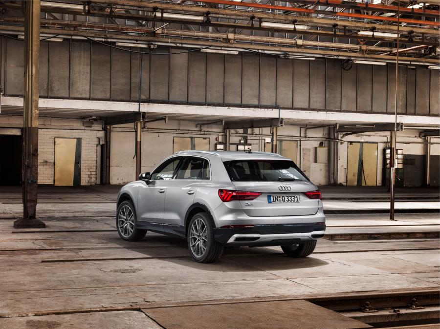 Audi Q3 Advanced 2018 года  (WW) (фото 41 из 46)